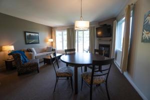 Posezení v ubytování Condos Château-Bromont