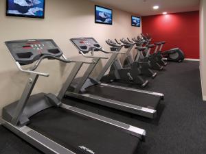 Fitness centrum a/nebo fitness zařízení v ubytování Atlantis Hotel Melbourne