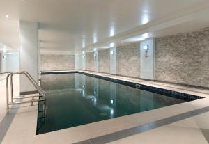 Bazén v ubytování Atlantis Hotel Melbourne nebo v jeho okolí