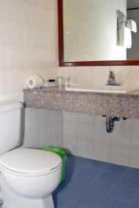 Bilik mandi di Panorama Hotel