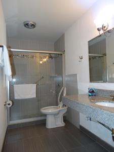 Ένα μπάνιο στο Colony Motel