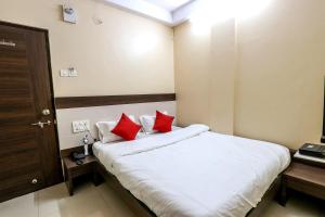 Postel nebo postele na pokoji v ubytování Hotel Aashish Deluxe Pet Friendly