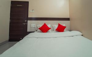 Postel nebo postele na pokoji v ubytování Hotel Aashish Deluxe Pet Friendly