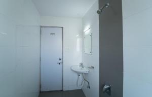 Koupelna v ubytování Hotel Aashish Deluxe Pet Friendly