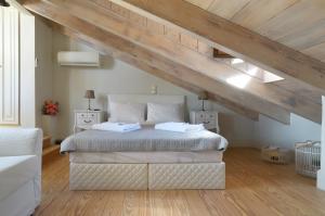 Posteľ alebo postele v izbe v ubytovaní Bella's Rustic Suites