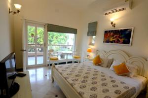 a bedroom with a large bed and a balcony at Aashray Homestay in Varanasi