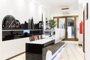 A kitchen or kitchenette at Hotel Agli Artisti