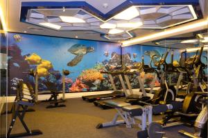 Fitness centrum a/nebo fitness zařízení v ubytování The Beach Heights Resort SHA Plus