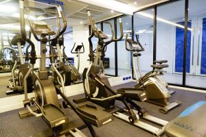 Fitness centrum a/nebo fitness zařízení v ubytování The Beach Heights Resort SHA Plus