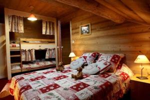 Postel nebo postele na pokoji v ubytování Chalet du champ Martel