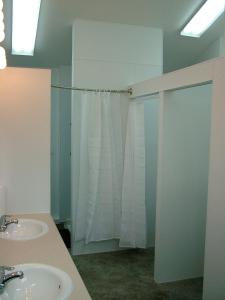 a bathroom with two sinks and a shower at Glacier Haven Inn in Pinnacle