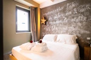 A bed or beds in a room at B&B Dei Poeti