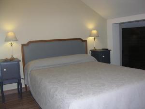 A bed or beds in a room at Albus Albi