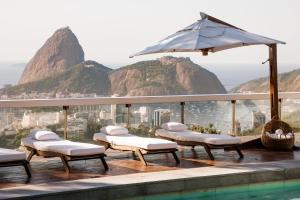 
a row of chairs sitting on top of a beach at Vila Santa Teresa in Rio de Janeiro
