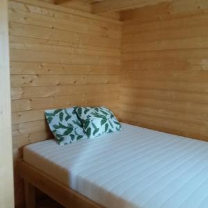 Postel nebo postele na pokoji v ubytování Hüüru Puhkemajad