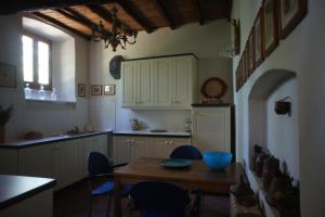 Η κουζίνα ή μικρή κουζίνα στο Le Rose al Nibbio in Toscana