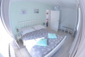 Posteľ alebo postele v izbe v ubytovaní Apartamenty Zamkowa
