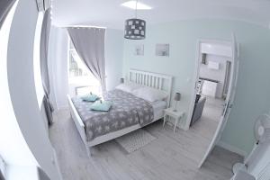 Posteľ alebo postele v izbe v ubytovaní Apartamenty Zamkowa