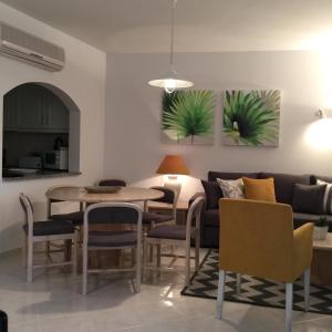 Gallery image of Apartamento Pé na Areia, Clube Nautilus, Porches in Armação de Pêra