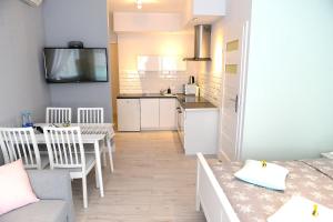 Kuchyňa alebo kuchynka v ubytovaní Apartamenty Zamkowa