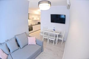 Kuchyňa alebo kuchynka v ubytovaní Apartamenty Zamkowa