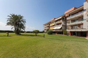Gallery image of Gava Mar- Castelldefels Beachfront Apartment- Direct access to the beach in Gavà