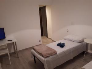 a bedroom with a bed and a desk at La casa di Mango e Pistacchio in Segrate