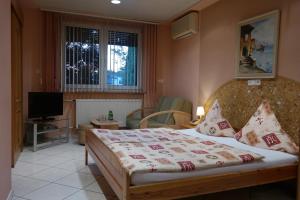 Säng eller sängar i ett rum på VillaMirage