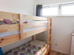 Katil dua tingkat atau katil-katil dua tingkat dalam bilik di Ferienwohnung *Krabbe 25*