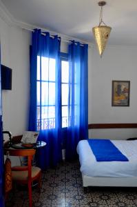 Postel nebo postele na pokoji v ubytování Hôtel Central