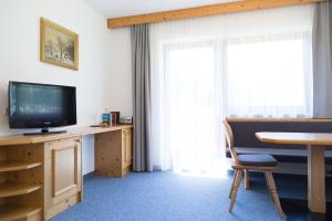 TV a/nebo společenská místnost v ubytování Pension Peter