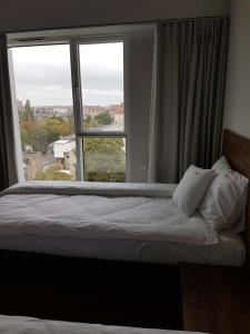 Postel nebo postele na pokoji v ubytování Apartament Towarowa 37