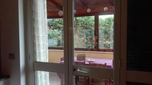 an open door to a dining room with a table at The lake, the sea, the history in Anguillara Sabazia +18 photos