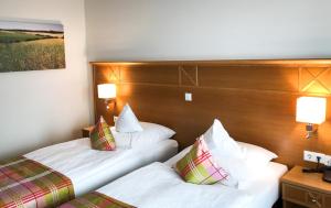 Ein Bett oder Betten in einem Zimmer der Unterkunft Landidyll Hotel Restaurant Birkenhof