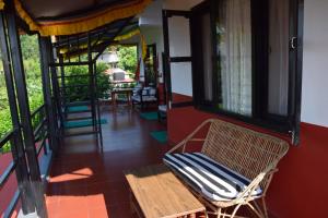 Un balcón o terraza en Siddhartha Garden Ayurveda