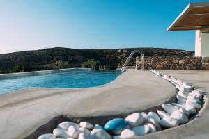 Bazén v ubytovaní Schinoza Luxury Suites alebo v jeho blízkosti