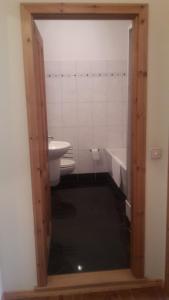 Bathroom sa Lichtdurchflutetes Apartment Prenzlauerberg