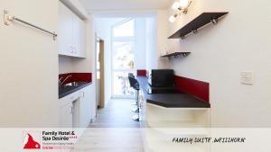 Η κουζίνα ή μικρή κουζίνα στο Family Hotel Desirée