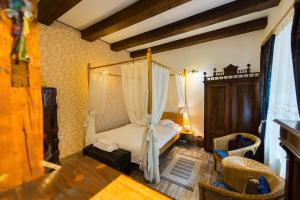 a bedroom with a canopy bed and a table at Kron Studio Kalista in Braşov