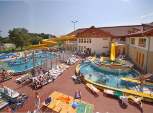 The swimming pool at or close to Lilla Wellnessapartman