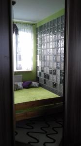 מיטה או מיטות בחדר ב-Antoniukowska-apartament
