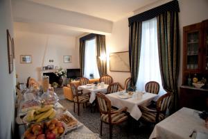 Reštaurácia alebo iné gastronomické zariadenie v ubytovaní Villa Margherita