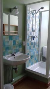 a bathroom with a sink and a shower and a tub at Thirifays, résidence de vacances in Chiny +14 photos