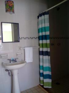 חדר רחצה ב-Hotel Quinta Mar y Selva