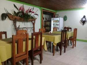 A restaurant or other place to eat at Posada Ecoturística El Valle