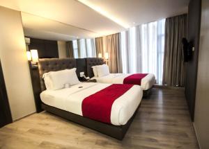 A bed or beds in a room at Hotel XYZ
