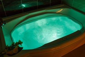 Bazén v ubytování HOTEL MYTH-Resort -ホテル マイス リゾート- adult only nebo v jeho okolí