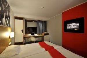 Ліжко або ліжка в номері Link Hotel