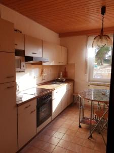 Kuchyň nebo kuchyňský kout v ubytování Holiday Home Mergenhofweg + 35 fotografií