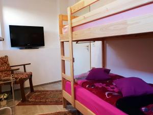 Ein Etagenbett oder Etagenbetten in einem Zimmer der Unterkunft Holiday Home Mergenhofweg